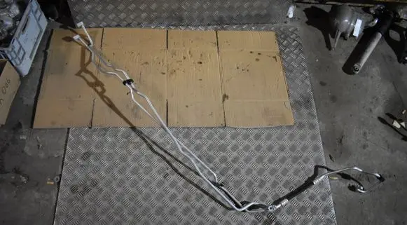 BMW X7 G07 Air conditioning (A/C) pipe/hose 68135926813589