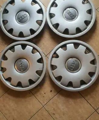 Audi A2 R15 wheel hub/cap/trim 8Z0601147A