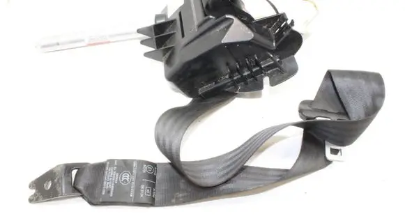 Volvo V70 Middle seatbelt (rear) 39811497