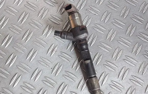 Mazda 3 II Fuel injector R2AA13H50