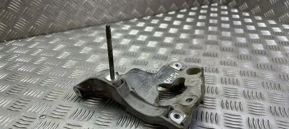 Jeep Grand Cherokee A/C compressor mount bracket VMMT0321