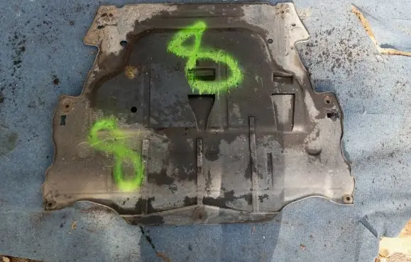 Volvo V70 Engine splash shield/under tray 6G916P013C