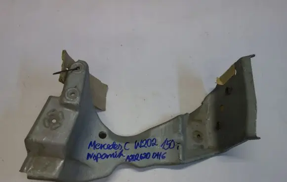 Mercedes-Benz C W202 Fender mounting bracket A2026200116