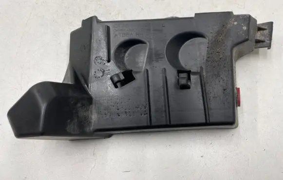 Front bumper mounting bracket