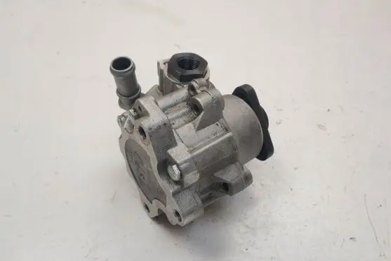 Volkswagen PASSAT B5 Power steering pump 8D0145156K