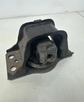 Engine mount bracket
