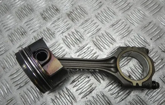 Volkswagen Golf VII Piston with connecting rod 04E107065BD