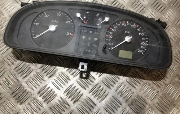 Renault Laguna II Speedometer (instrument cluster) 8200328436 7r105834
