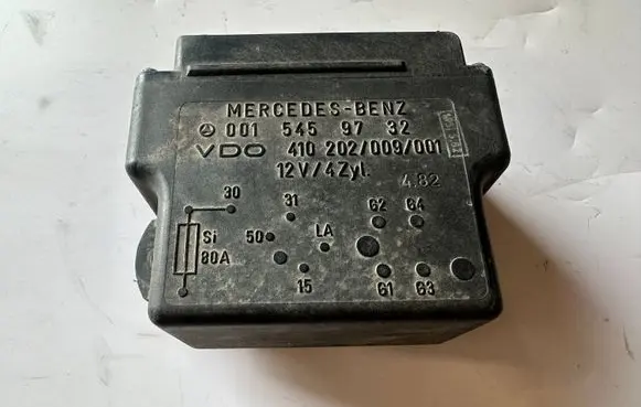 Mercedes-Benz E W124 Glow plug pre-heat relay 0015459732