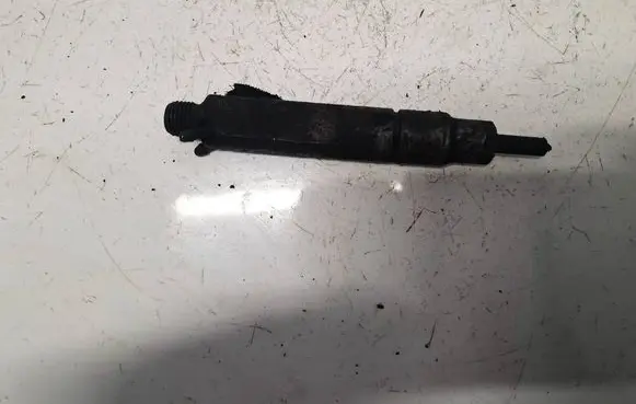 Audi A4 S4 B5 8D Fuel injector 028130201G