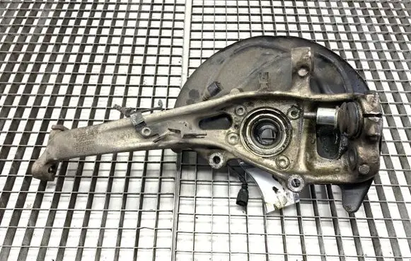 Audi Q7 4M Front wheel hub spindle knuckle 4M0407559