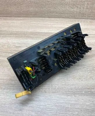 Audi 80 90 S2 B4 Fuse module 443941822B 431955531