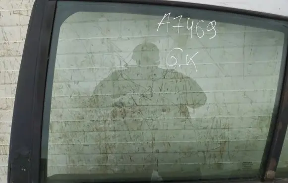 Nissan Almera N16 Rear door window glass