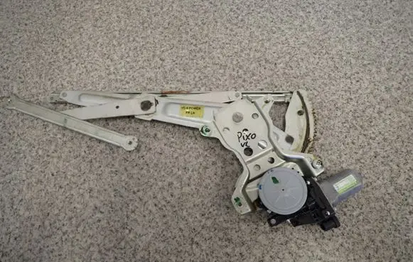 Suzuki Alto Front door window regulator with motor