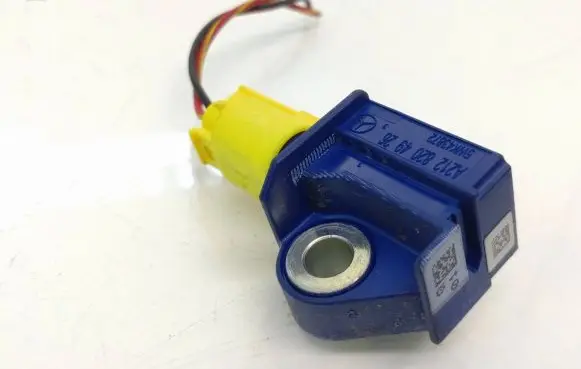 Mercedes-Benz E W212 Airbag deployment crash/impact sensor A2128204926