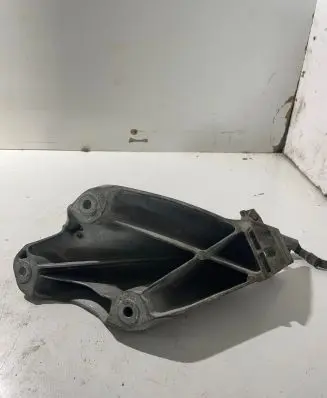 BMW X6 E71 Engine mounting bracket 6787489 67871110 A1S19C03