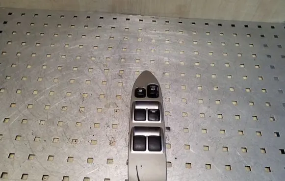 Mitsubishi Pajero Electric window control switch 8608A109