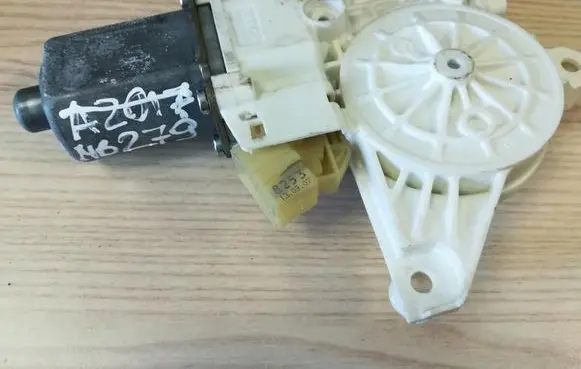 Mercedes-Benz R W251 Front door window regulator motor A2518200742 MB279