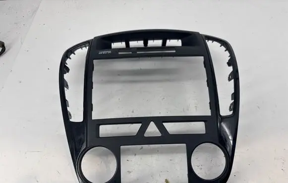 KIA Ceed Radio/GPS head unit trim 847401H935