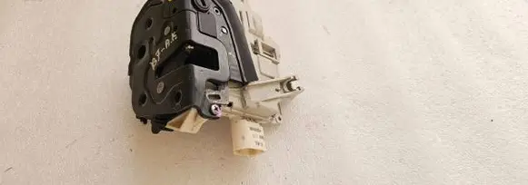Audi A4 S4 B7 8E 8H Rear door lock 8E0839015