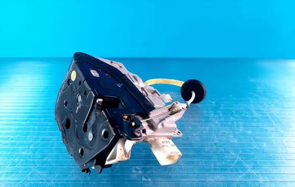 Audi A4 S4 B7 8E 8H Front door lock 8E2837016AA