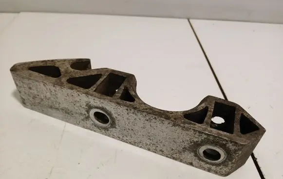 Audi Q7 4L Sway bar bush bracket, front 7L0411063B