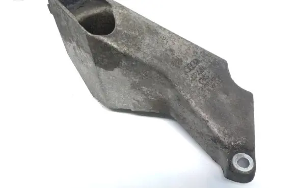 Engine mounting bracket