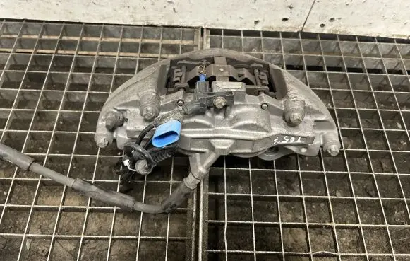Mercedes-Benz C W205 Front brake caliper