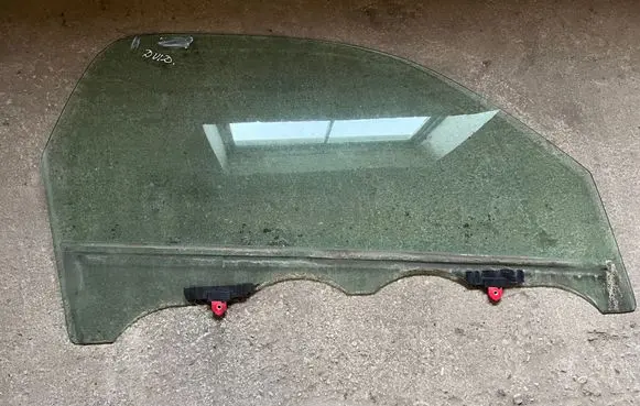 Toyota RAV 4 (XA20) Front door window/glass (coupe) 