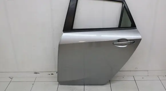 Mazda 3 II Rear door