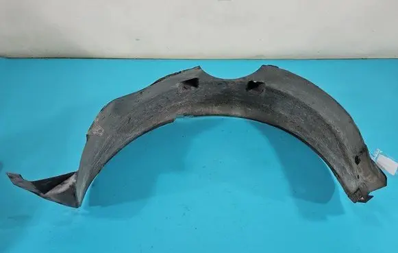 Front wheel arch liner splash guards