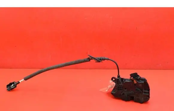Renault Clio I Rear door lock 825002104R