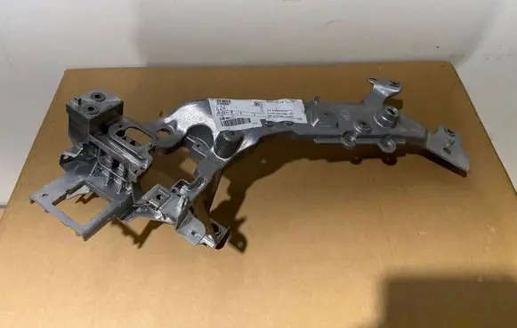 Polestar 2 Headlight/headlamp mounting bracket 32396095