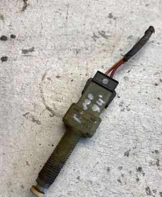 Audi A6 S6 C4 4A Brake pedal sensor switch 443945515
