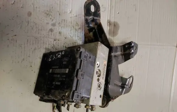 Ford Fiesta ABS Pump 96FB2C013BA 5WK8418 PES7A28010