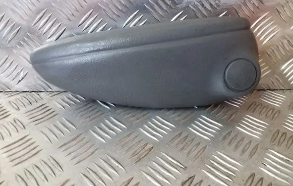 Chrysler Voyager Rear seat armrest 
