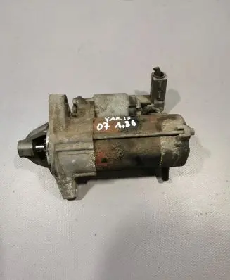 Toyota Yaris Starter motor 2810037030
