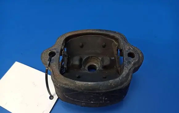 Mercedes-Benz 380 560SEC C126 Engine mount bracket 1232413013