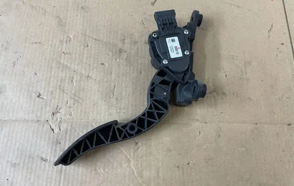 Hyundai i20 (GB IB) Accelerator throttle pedal B9010
