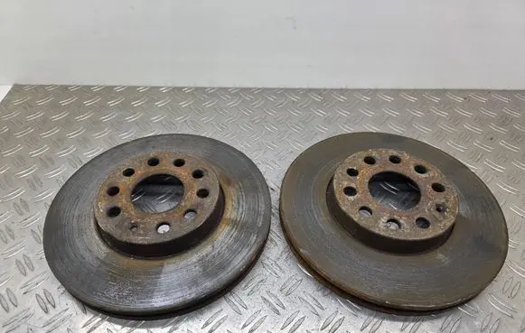 Volkswagen Golf V Front brake disc