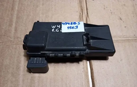 Volkswagen Golf IV Fuse module 1J0937549 1563