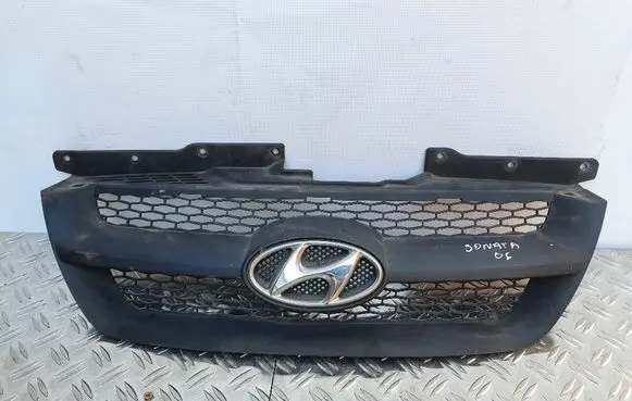Hyundai Sonata Front bumper upper radiator grill 863533K000