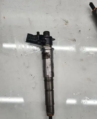 Nissan Qashqai+2 Fuel injector 954766H82828929