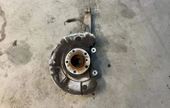 BMW 6 F06 Gran coupe Front wheel hub