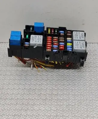 Renault Clio IV Fuse module 1550204416