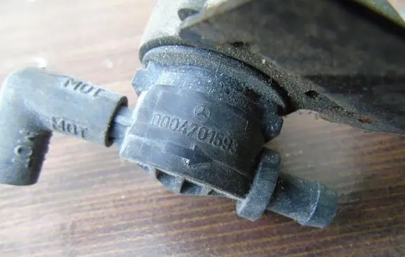 Mercedes-Benz E W211 Turbo solenoid valve 0004701593