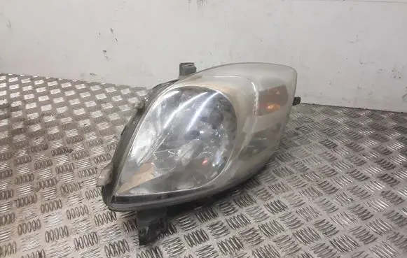 Toyota Yaris Headlight/headlamp 