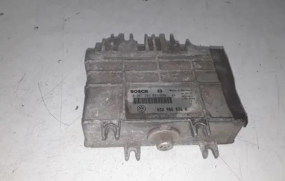 Volkswagen Golf III Engine control unit/module 032906026H 0261203897