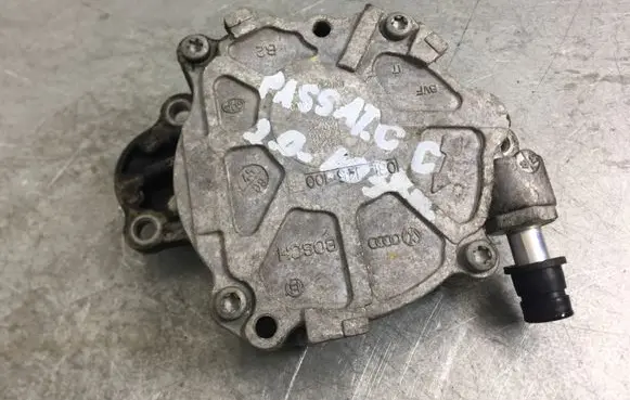 Volkswagen PASSAT CC Vacuum pump 03L145100