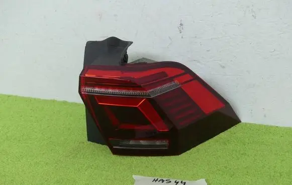 Volkswagen Tiguan Rear/tail lights 5NA945208J